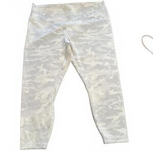 Lululemon Women's White Camouflage Leggings Size 20